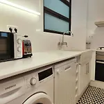 F3- Spacious 2 Bedroom. Sarria - Hospital Clinic