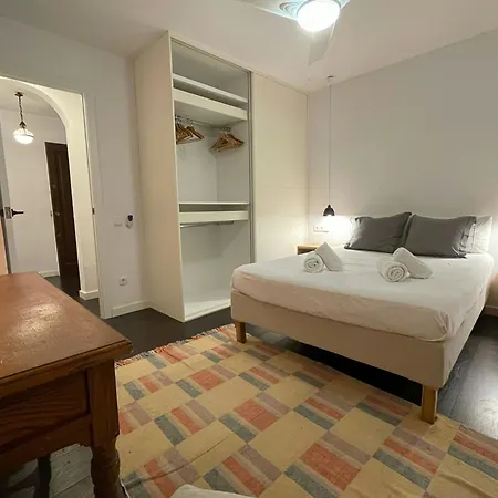 Apartamento F3- Spacious 2 Bedroom. Sarria - Hospital Clinic